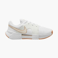 Load image into Gallery viewer, W HC NIKE ZOOM GP CHALLENGE 1.5 (WHITE/LT OREWOOD BRN-SUMMIT WHITE-LINEN)
