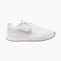 Charger l'image dans la visionneuse de galerie, W HC NIKE VAPOR LITE 3 (WHITE/LT OREWOOD BRN-SUMMIT WHITE)
